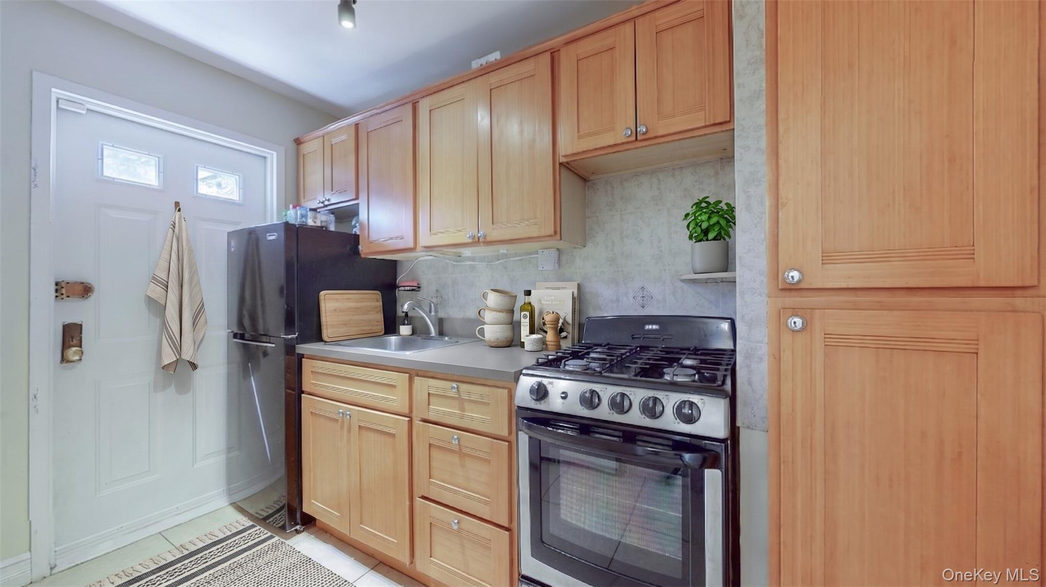 90-22 82nd Road Queens, NY 11385 - Photo 11 of 16