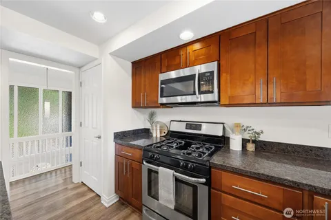 $1,275,000 | 6215 122nd Avenue Southeast, Bellevue, WA 98006