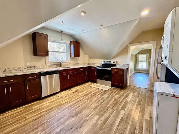 $2,400 | 980 Washington Street, Unit 2, Stoughton, MA 02072