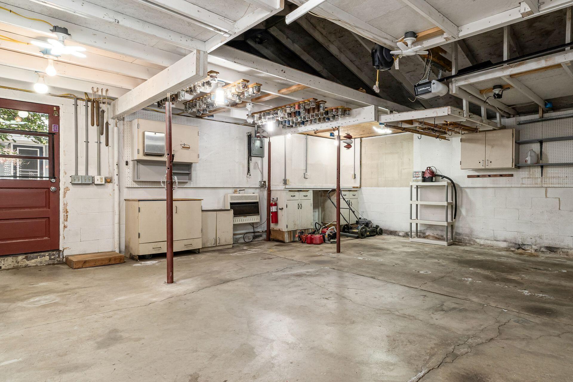696 Vernon Road Columbus, OH 43209 - Photo 40 of 46 Garage