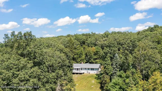 $895,000 | 110 Meadow Lane, Hillsdale, NY 12529