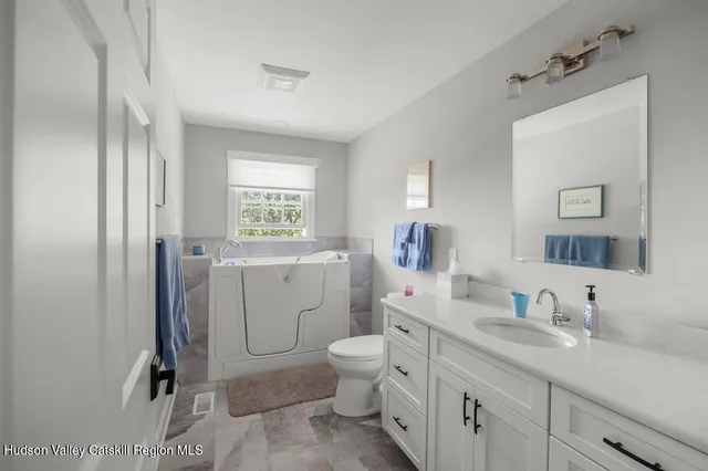 $895,000 | 110 Meadow Lane, Hillsdale, NY 12529