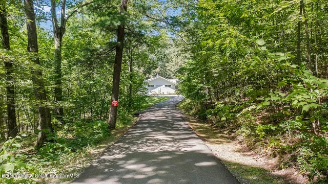 $895,000 | 110 Meadow Lane, Hillsdale, NY 12529