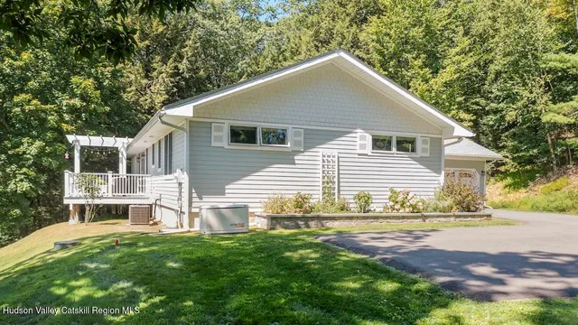 $895,000 | 110 Meadow Lane, Hillsdale, NY 12529