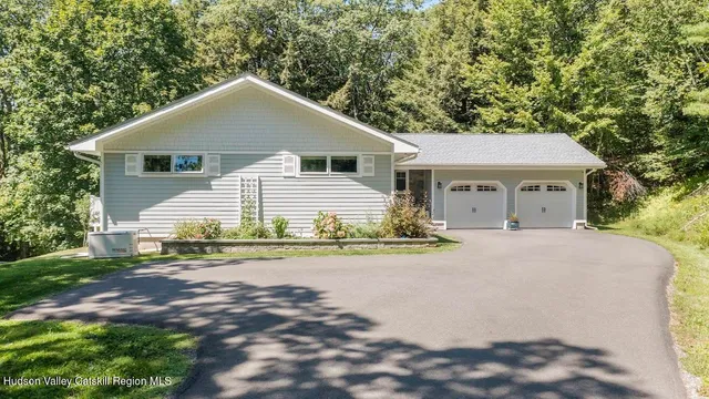 $895,000 | 110 Meadow Lane, Hillsdale, NY 12529