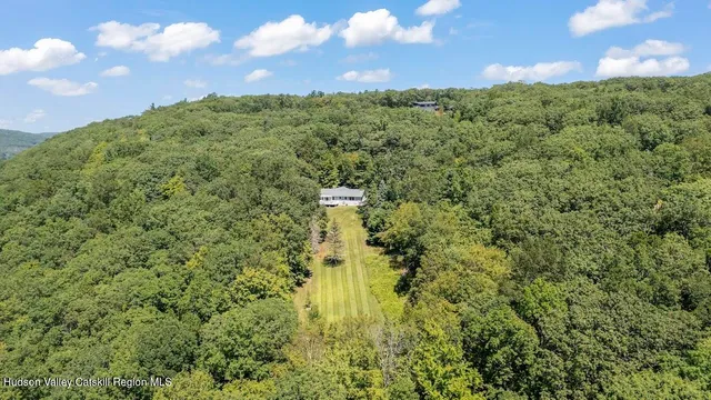 $895,000 | 110 Meadow Lane, Hillsdale, NY 12529