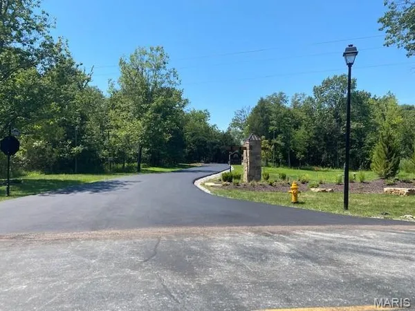 $279,900 | 5001 Lily Ridge, Defiance, MO 63341