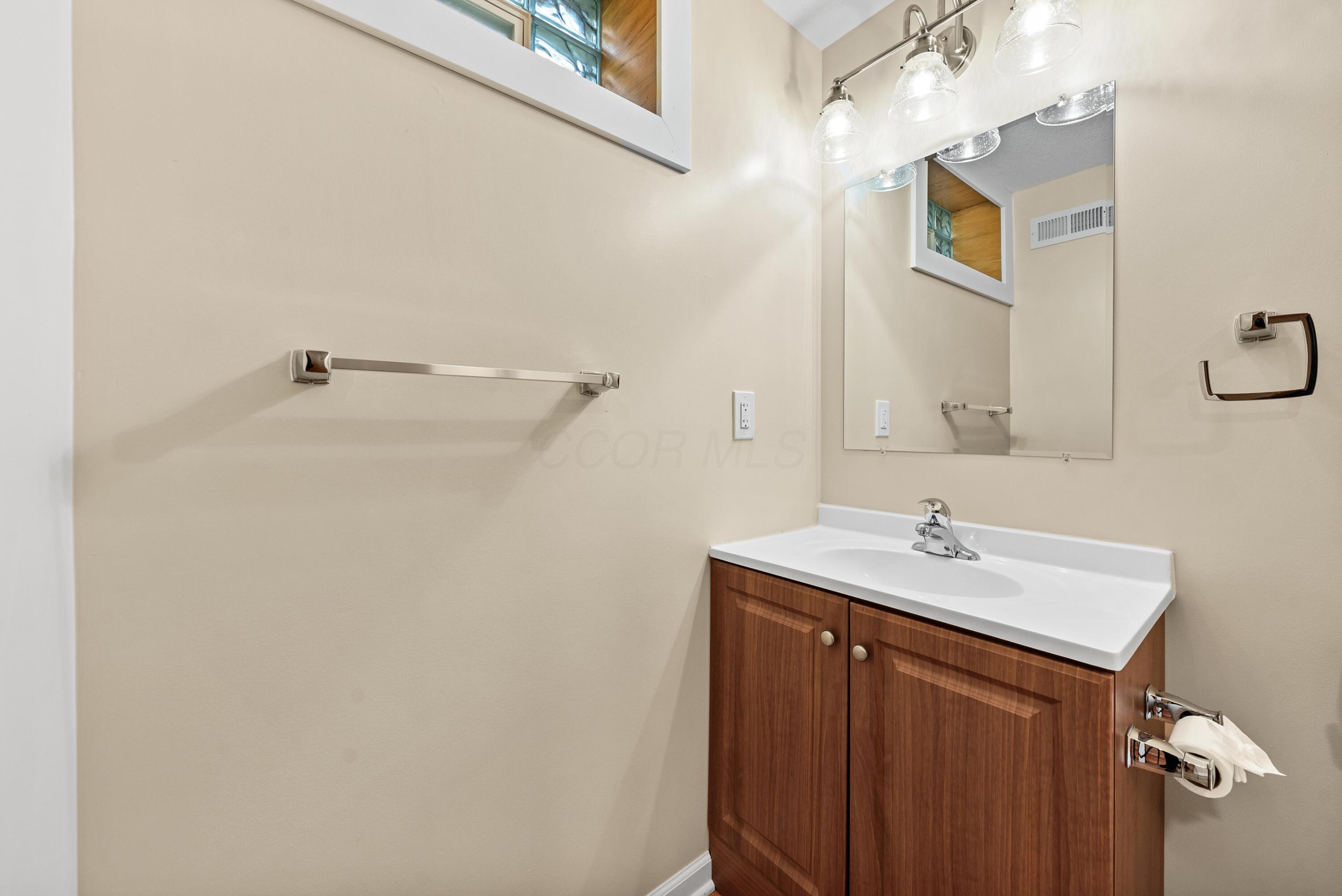 8106 Clouse Road New Albany, OH 43054 - Photo 30 of 47 LL Bathroom