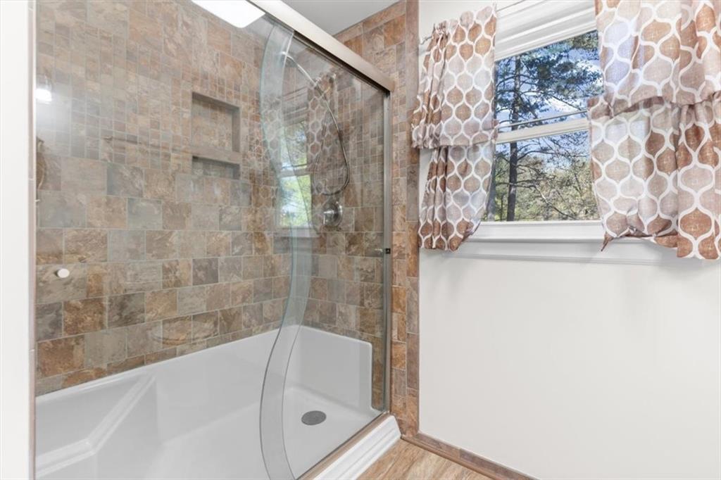 10 Cumberland Drive Southeast Rome, GA 30161 - Photo 19 of 33 a bathroom with a bathtub and shower