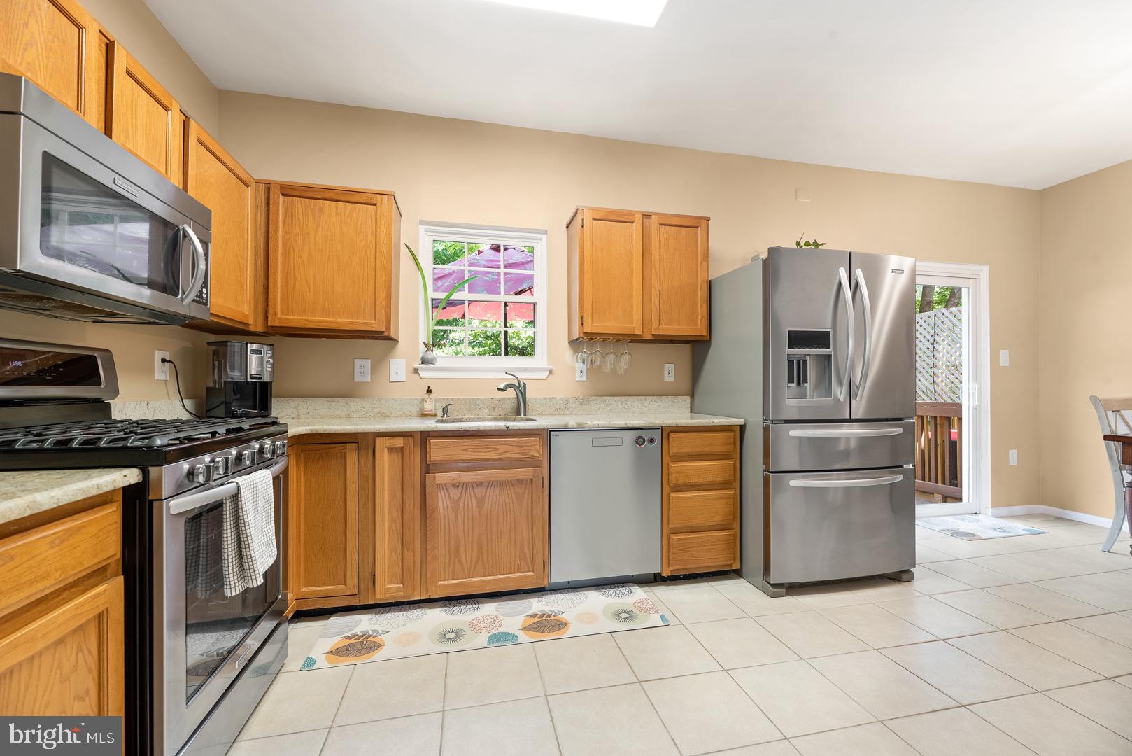 304 Rangers Way Southeast Leesburg, VA 20175 - Photo 4 of 26 Kitchen