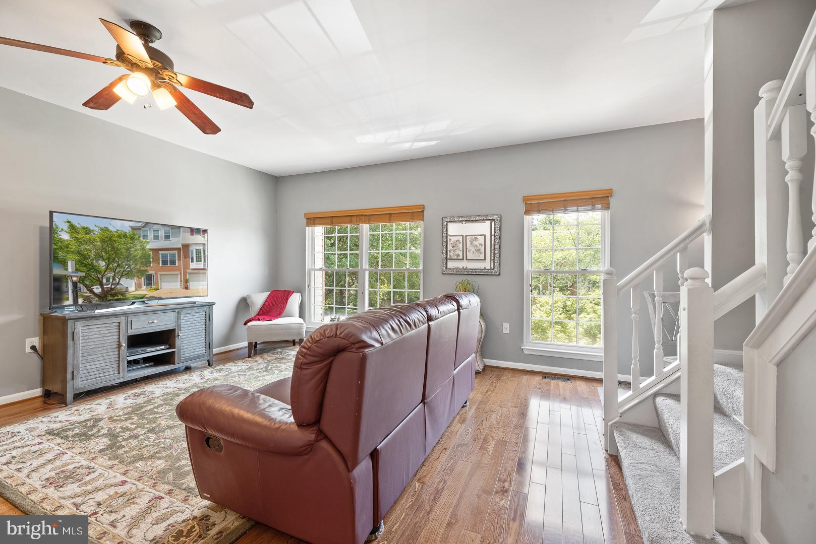 304 Rangers Way Southeast Leesburg, VA 20175 - Photo 7 of 26 Living Room