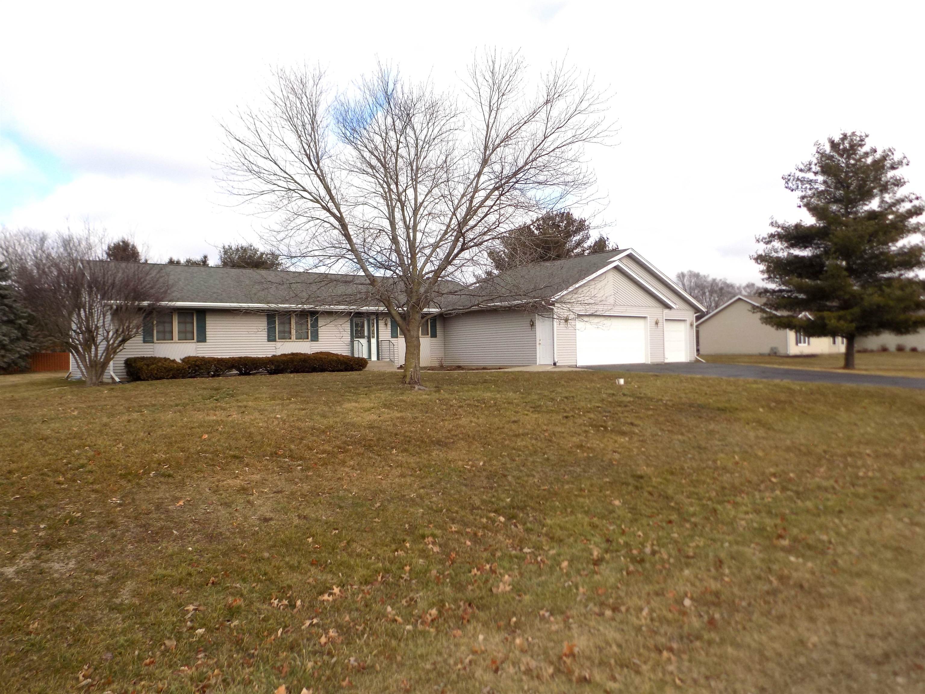 4252 Waltham Road Roscoe, IL 61073 - Photo 2 of 31 a front view of a house with a yard
