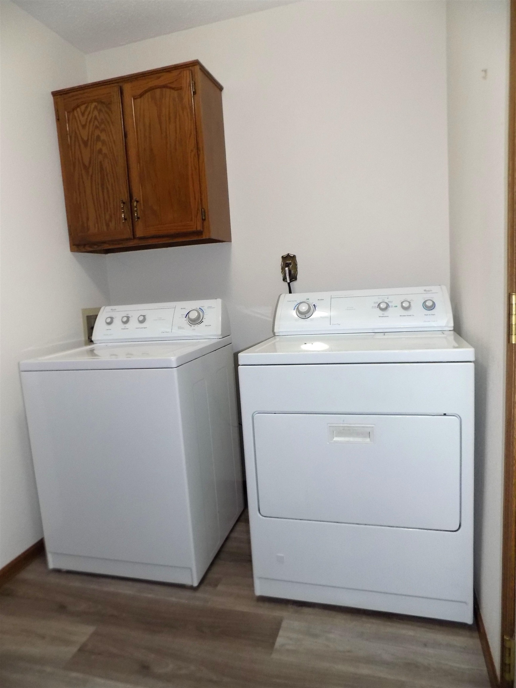 4252 Waltham Road Roscoe, IL 61073 - Photo 25 of 31 a utility room with dryer and washer