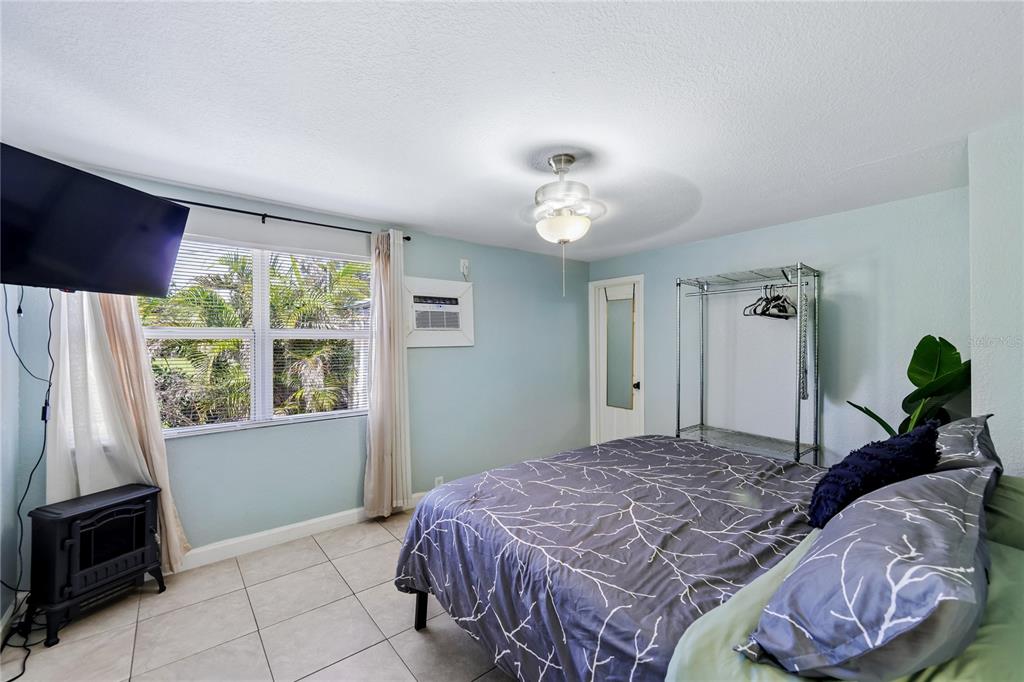 8479 Pinewood Road Sarasota, FL 34243 - Photo 15 of 28 Gallery Image 15