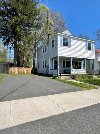 $1,350 | 102 Sullivan Street, Unit 1, Wurtsboro, NY 12790