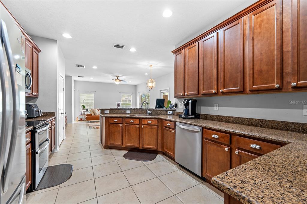 6751 Boulder Run Loop Wesley Chapel, FL 33545 - Photo 19 of 37