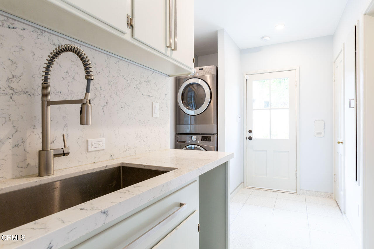 655 Elliott Drive Pasadena, CA 91106 - Photo 21 of 39 a close view of a sink and a vanity in a bathroom