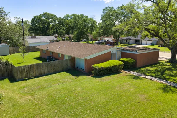 $270,000 | 10 Palm Place, Angleton, TX 77515