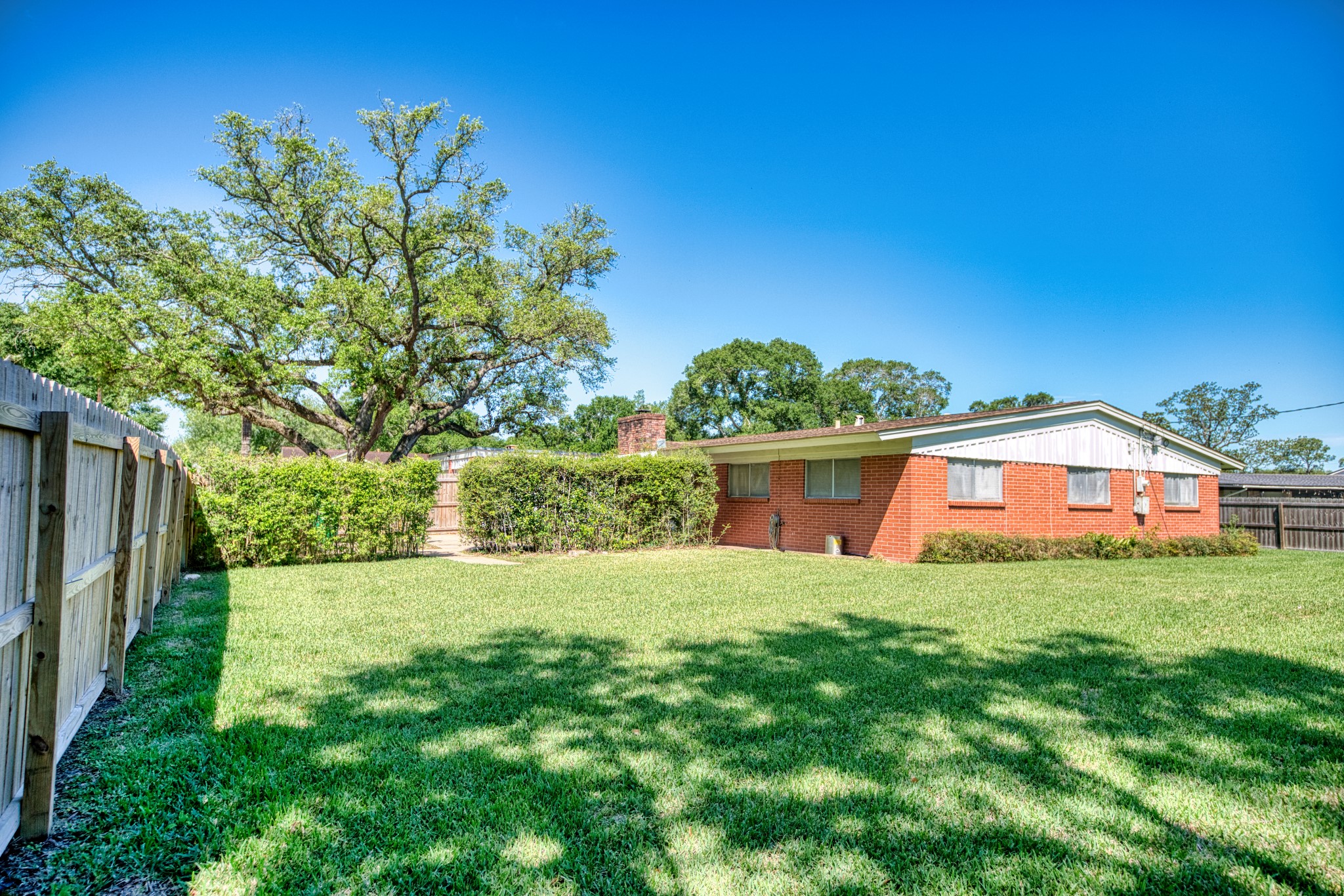 10 Palm Place Angleton, TX 77515 - Photo 5 of 24