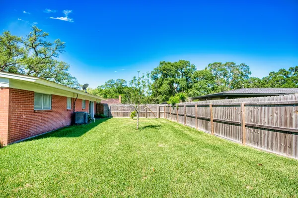 $270,000 | 10 Palm Place, Angleton, TX 77515