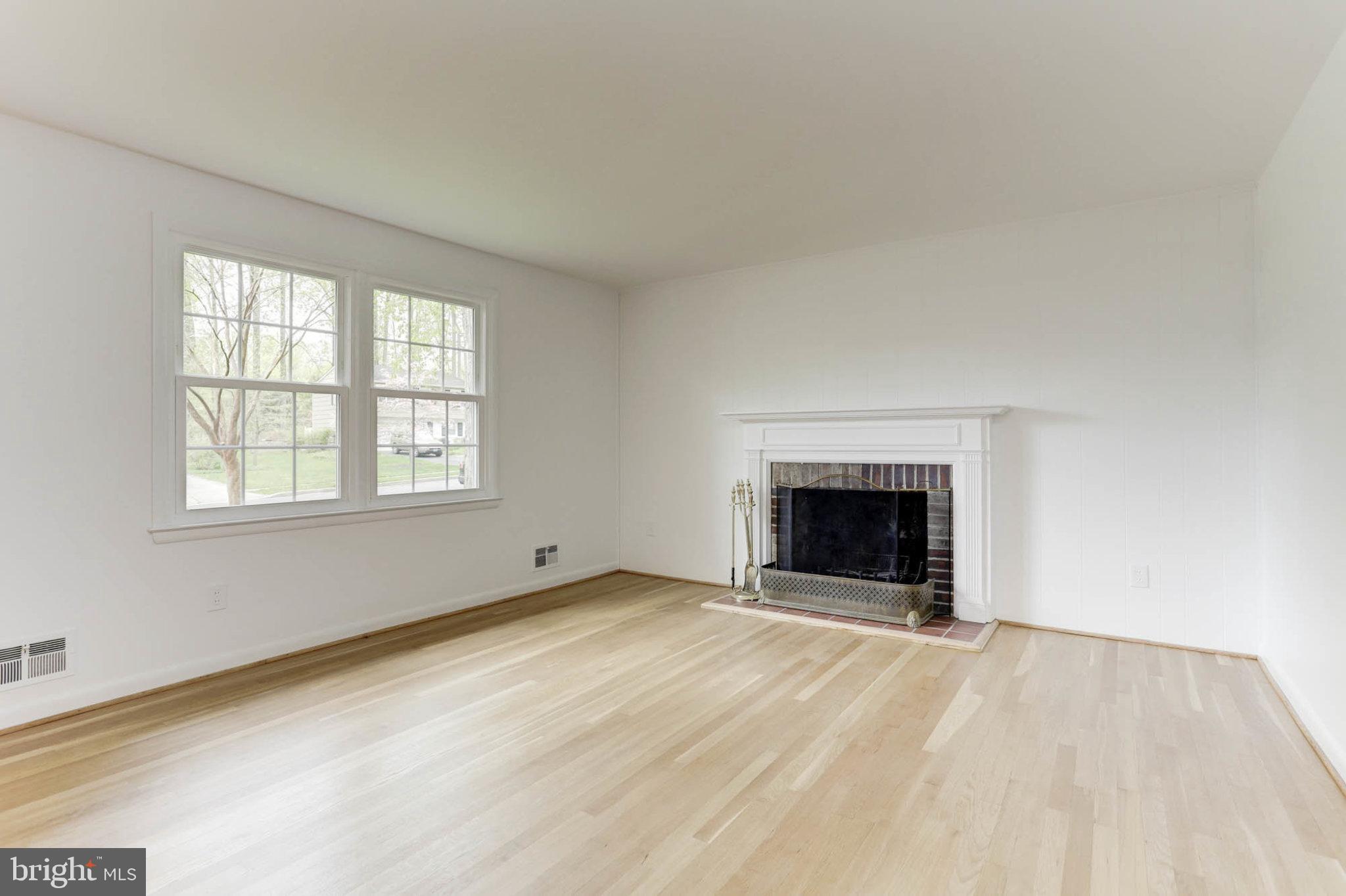 320 Gailridge Road Lutherville-Timonium, MD 21093 - Photo 8 of 48 Living Room