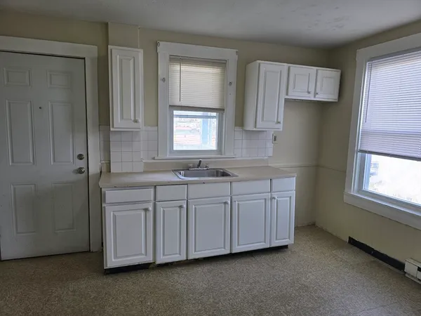 $1,950 | 21 Highland Street, Unit 10, Brockton, MA 02301