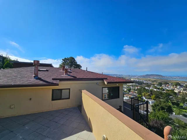 $2,688,000 | 879-883 Humboldt Road, Brisbane, CA 94005