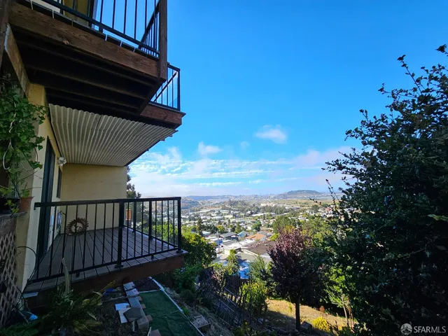 $2,688,000 | 879-883 Humboldt Road, Brisbane, CA 94005