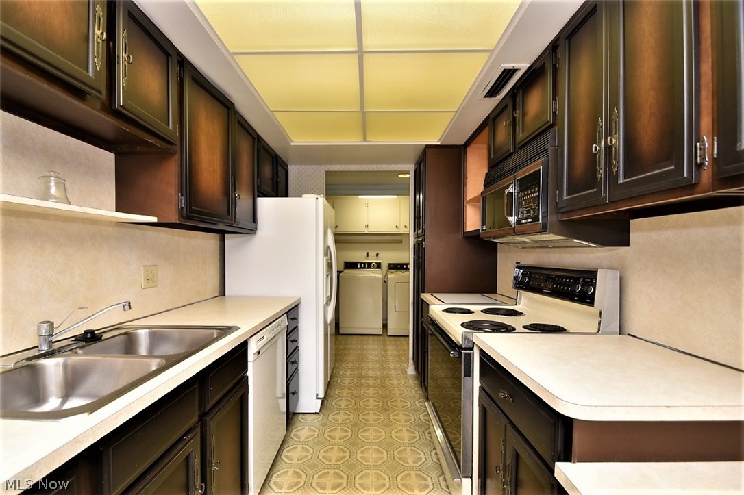 3701 Mayfield Road, Unit 303 Cleveland, OH 44121 - Photo 13 of 27 Gallery Image 13