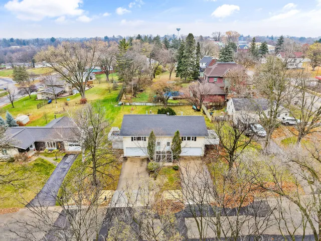 $275,000 | 99 Orchard Lane, Mount Horeb, WI 53572