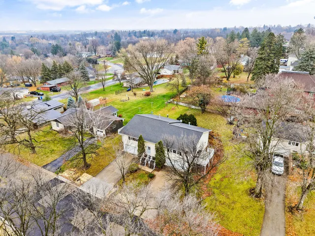 $275,000 | 99 Orchard Lane, Mount Horeb, WI 53572