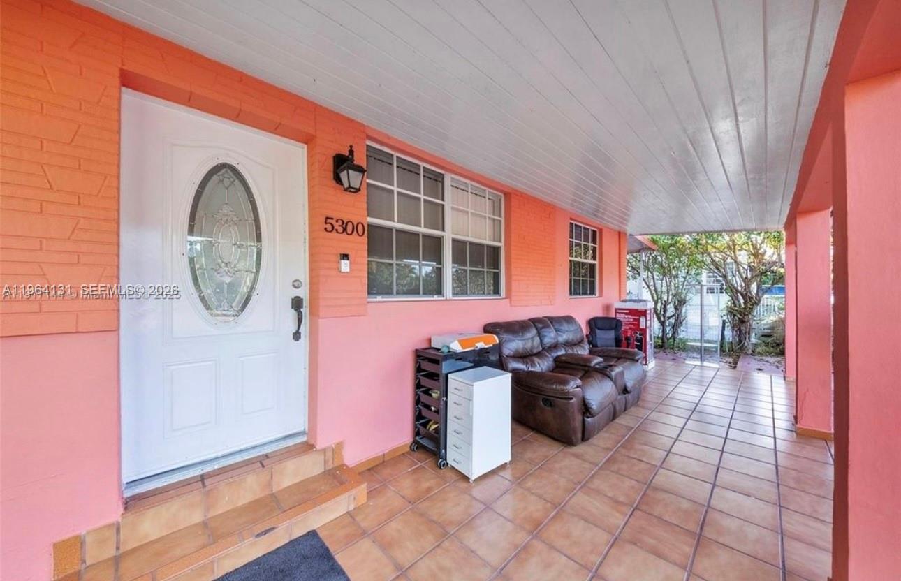 5300 Southwest 6th Street Miami, FL 33134 - Photo 9 of 22