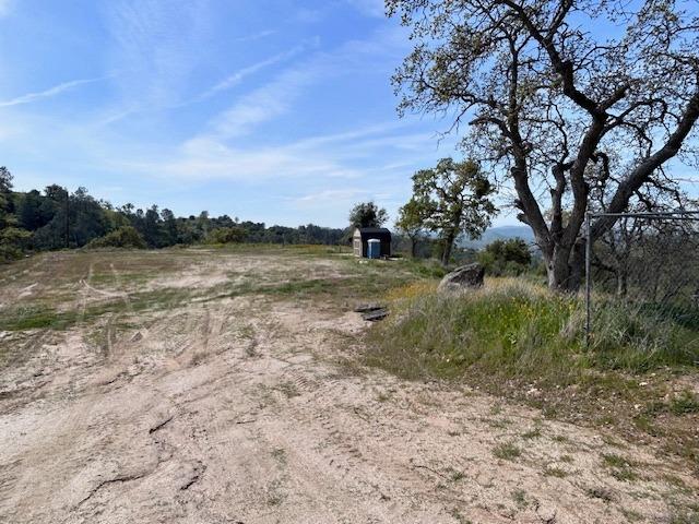 23710 Loper Valley Road Prather, CA 93651 - Photo 7 of 35 Lots of build-able area on the pad