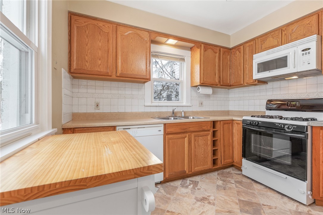 1104 Gordon Road Lyndhurst, OH 44124 - Photo 9 of 29