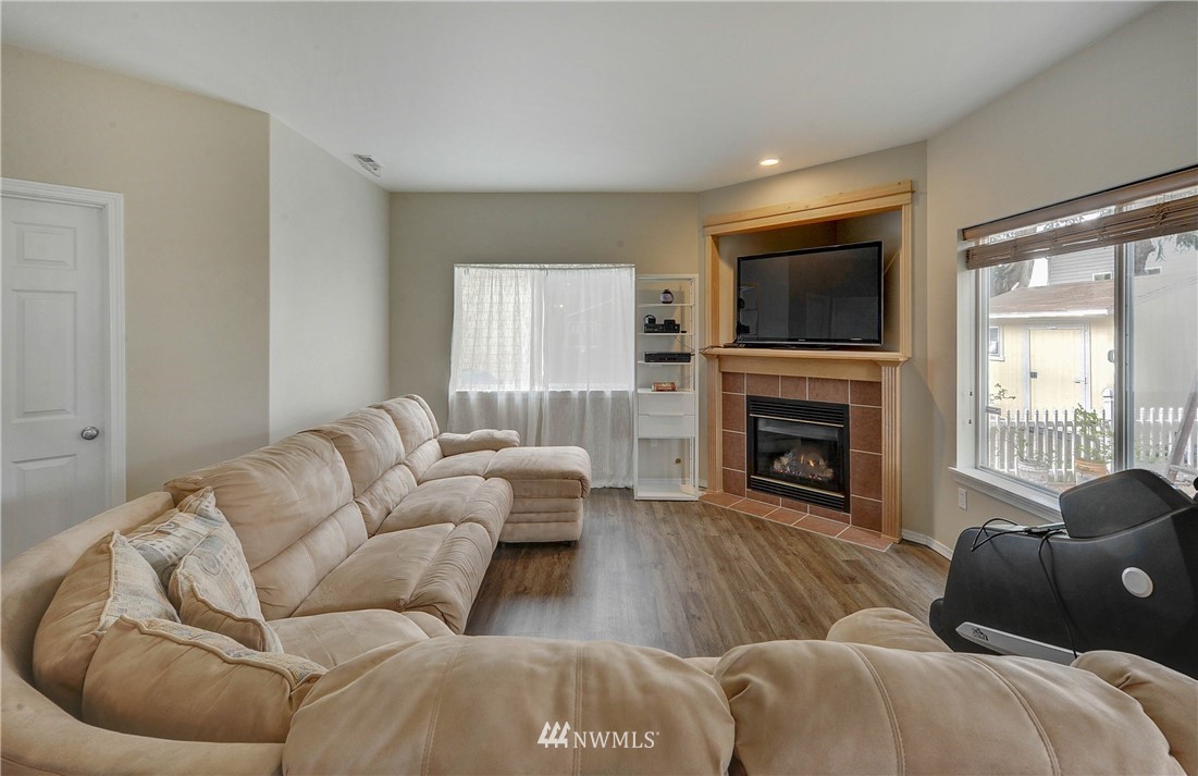 421 Kitsap Place Northeast Renton, WA 98059 - Photo 11 of 23