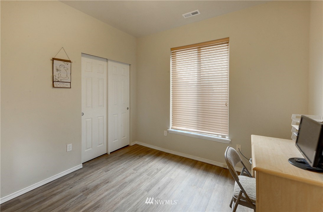 421 Kitsap Place Northeast Renton, WA 98059 - Photo 13 of 23