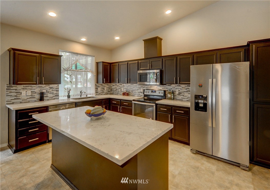 421 Kitsap Place Northeast Renton, WA 98059 - Photo 6 of 23