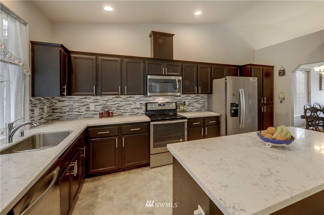 421 Kitsap Place Northeast Renton, WA 98059 - Photo 7 of 23