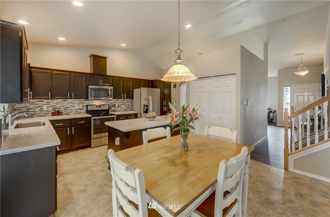 421 Kitsap Place Northeast Renton, WA 98059 - Photo 8 of 23