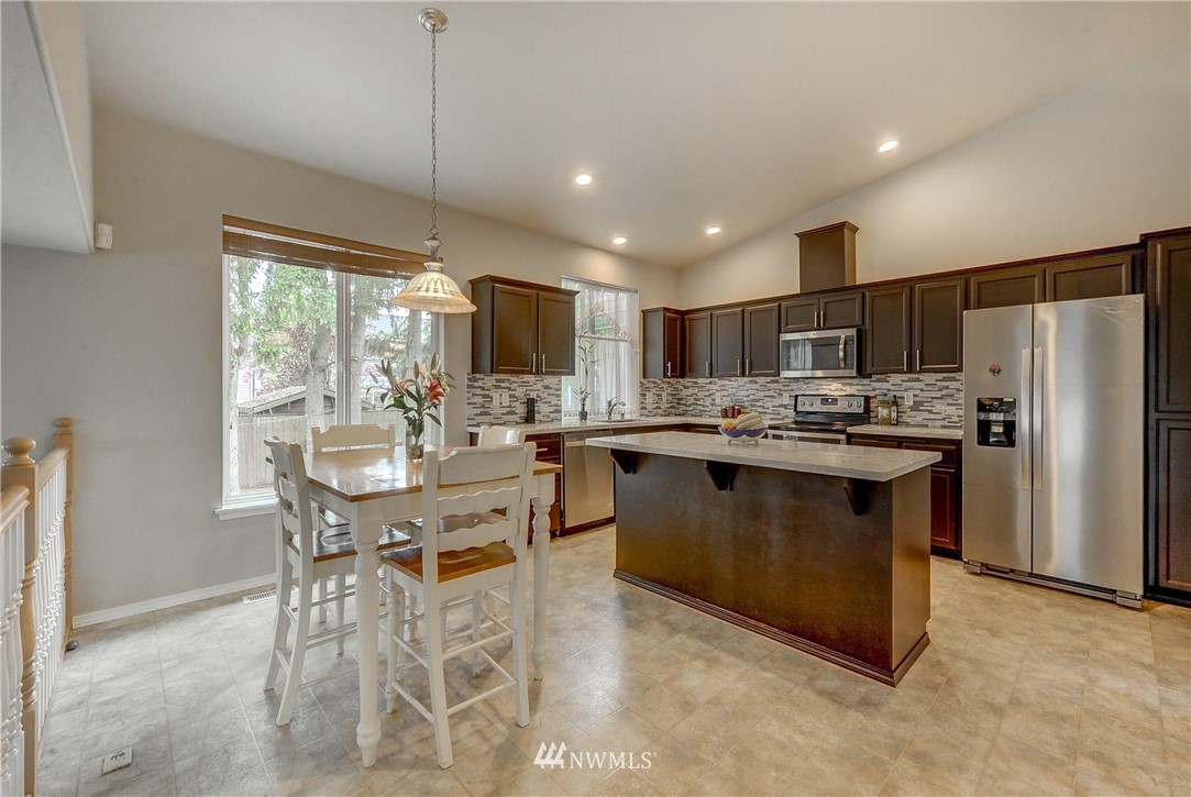 421 Kitsap Place Northeast Renton, WA 98059 - Photo 9 of 23