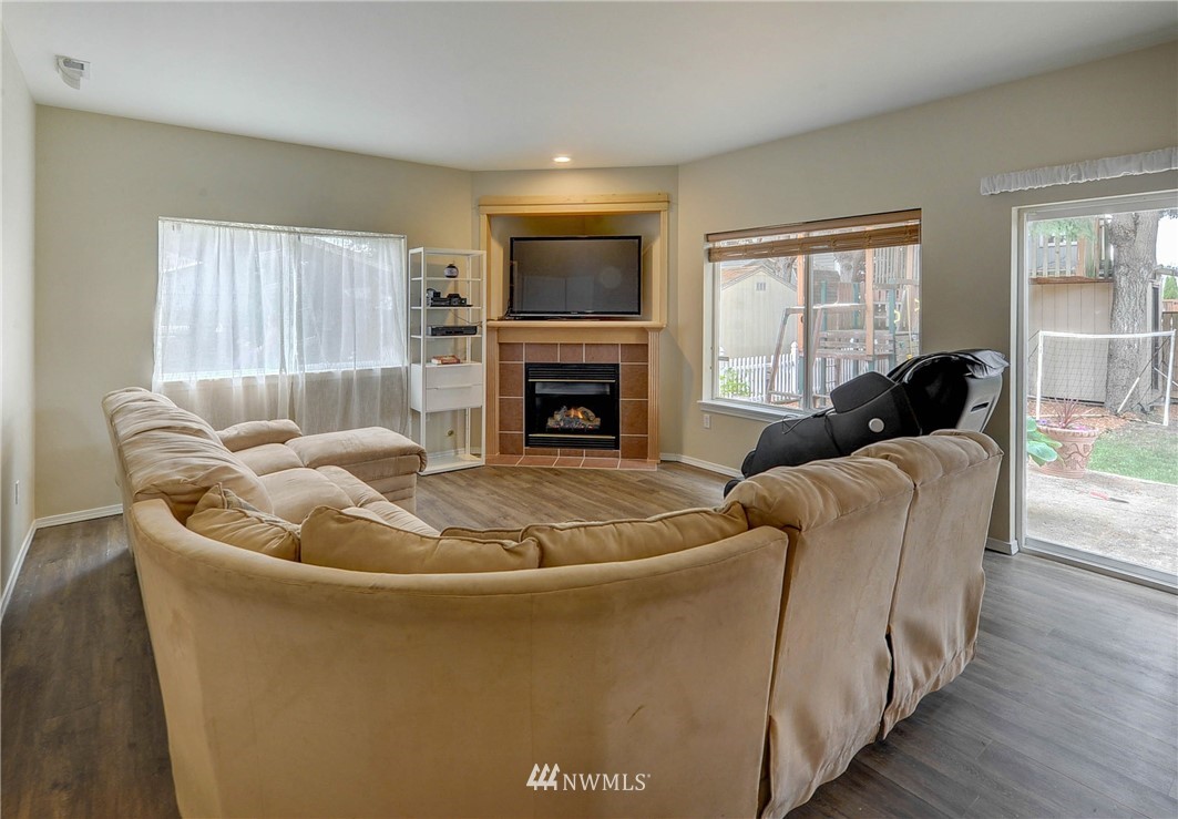 421 Kitsap Place Northeast Renton, WA 98059 - Photo 10 of 23