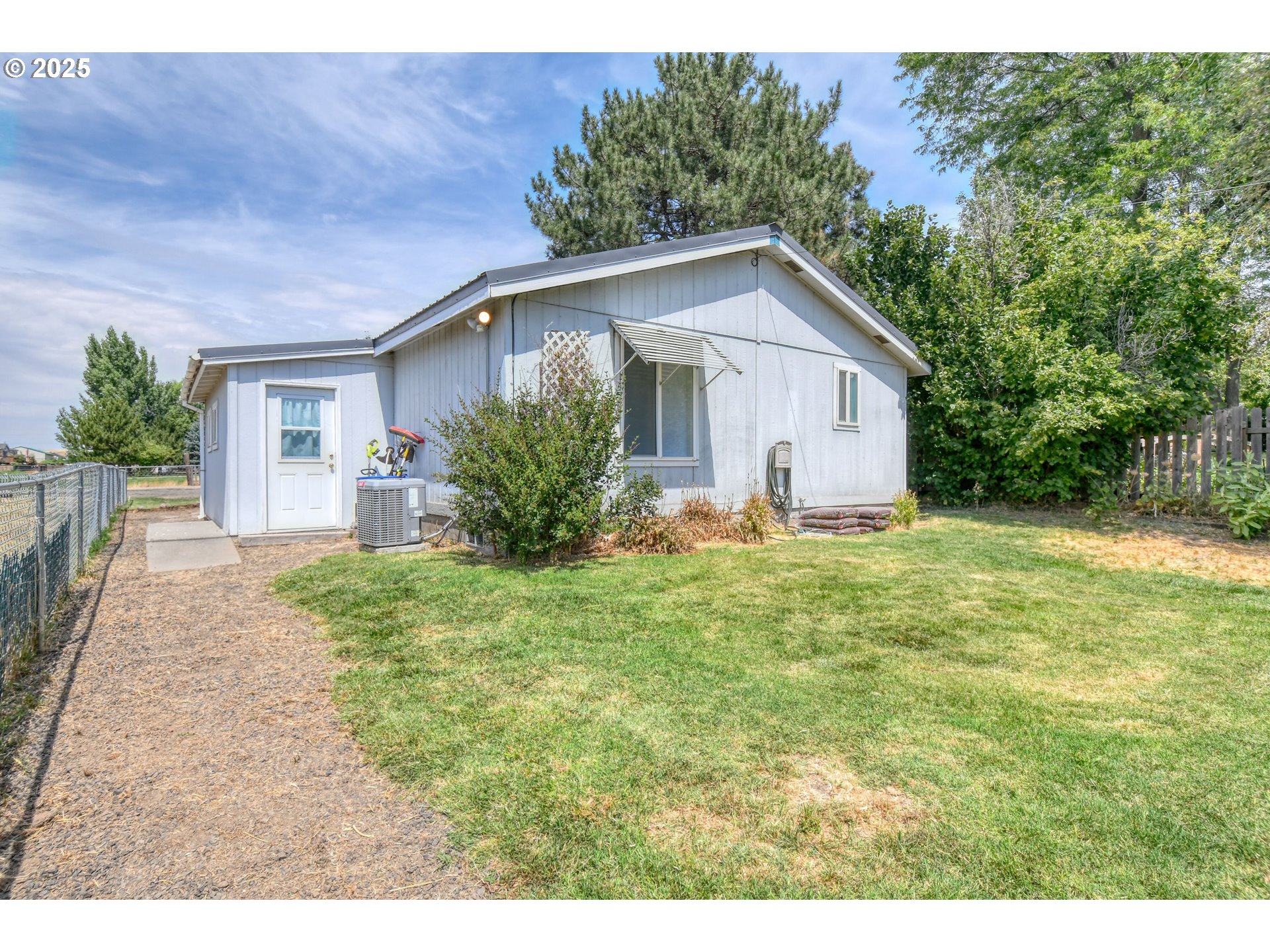 216 East Washington Street Athena, OR 97813 - Photo 23 of 27 a front view of house with yard and green space