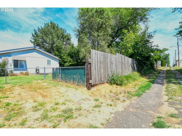 a view of house with backyard and garden