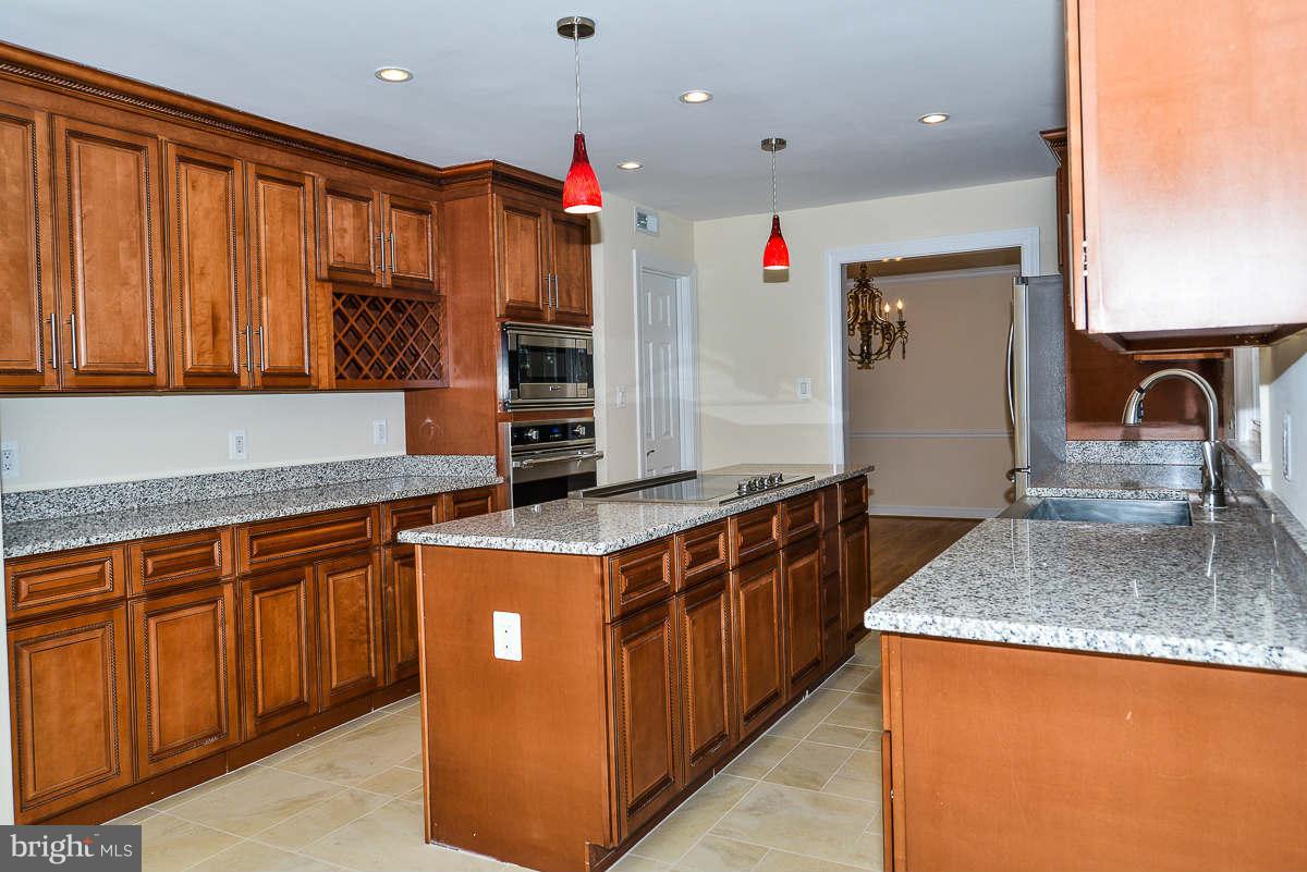 10421 Mt Sunapee Road Vienna, VA 22182 - Photo 10 of 26 Kitchen
