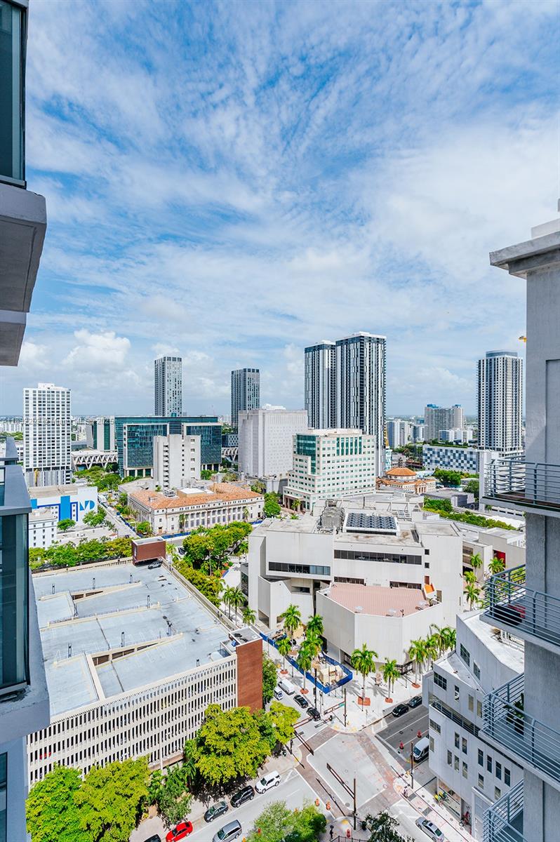 227 Northeast 2nd Street, Unit 2508 Miami, FL 33132 - Photo 12 of 28