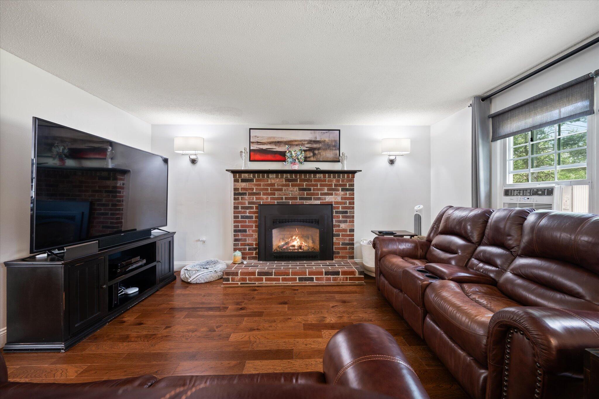 415 Monroe Road Hampden, ME 04444 - Photo 17 of 90 23-Living Room