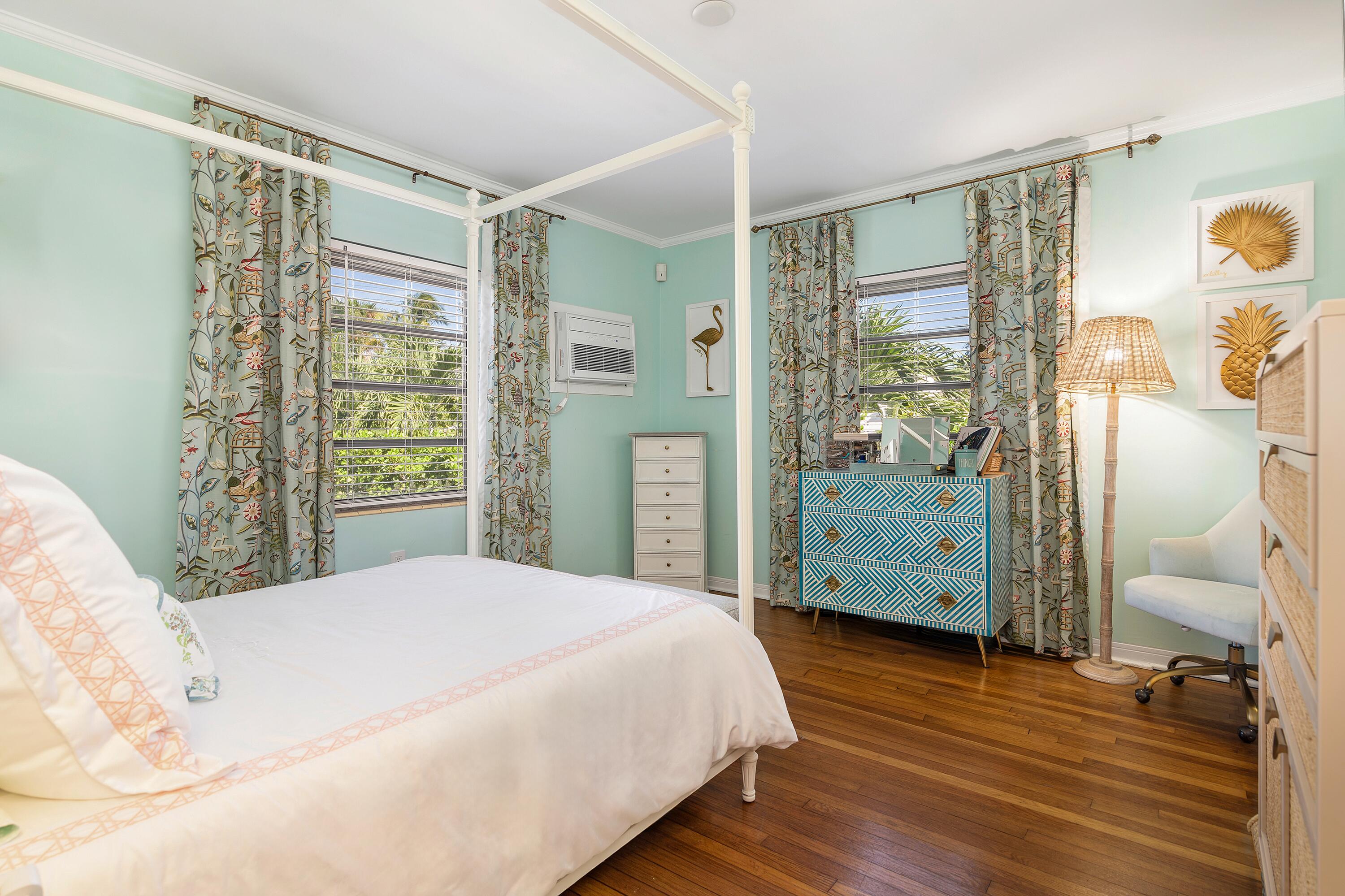 215 South County Road Palm Beach, FL 33480 - Photo 15 of 16 215 S County low-23