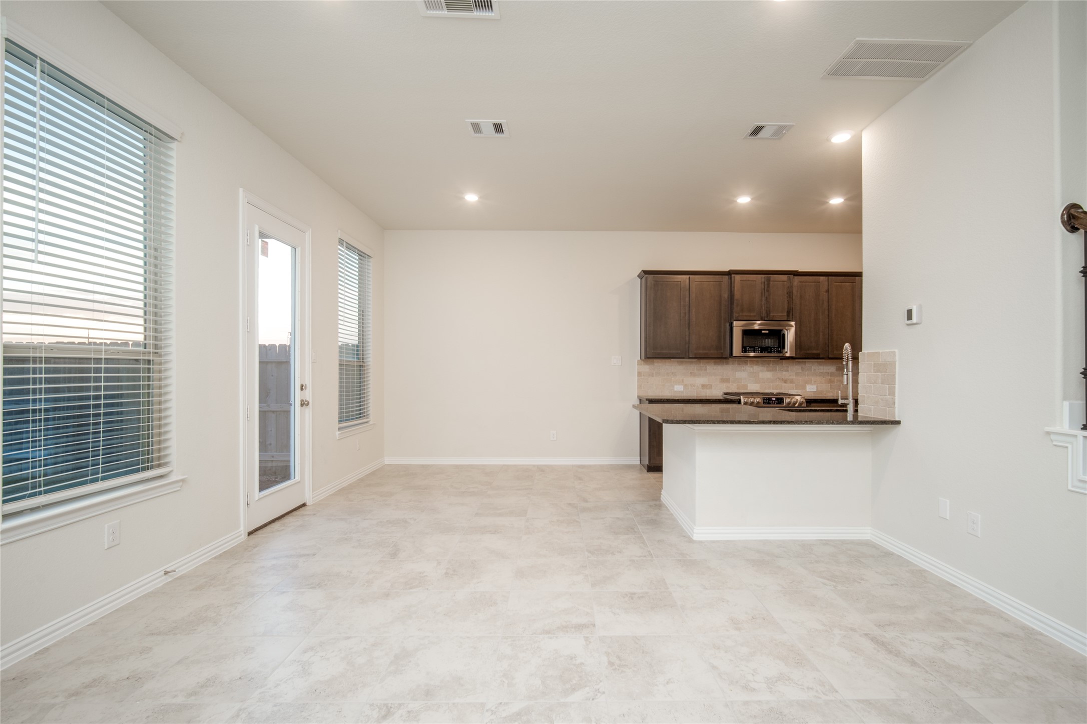 1634 Ryon Falls Drive Richmond, TX 77469 - Photo 7 of 33