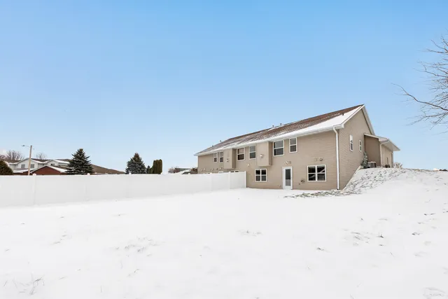 $349,900 | 1926 River Hill Court, Suamico, WI 54313