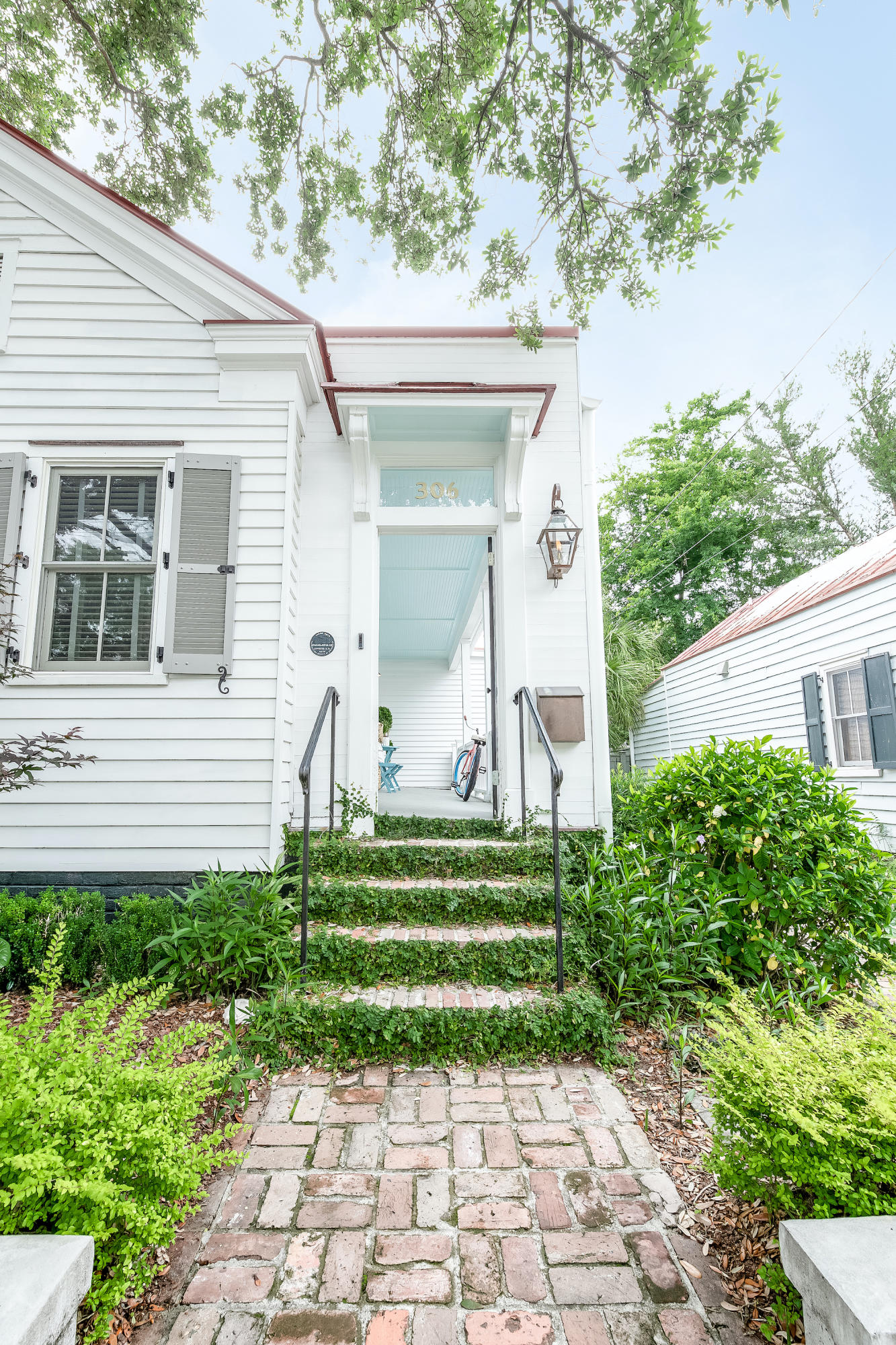 306 President Street Charleston, SC 29403 - Photo 1 of 23 front close